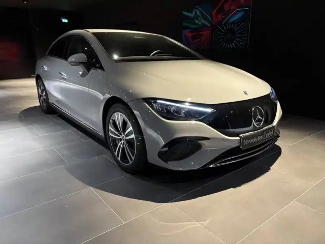 Mercedes Eqe 300 — photo 22