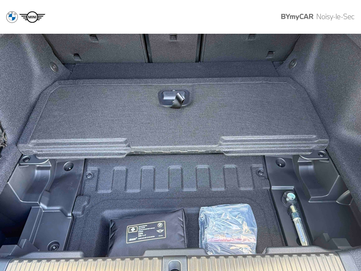BMW iX3 50 xDrive — photo 15
