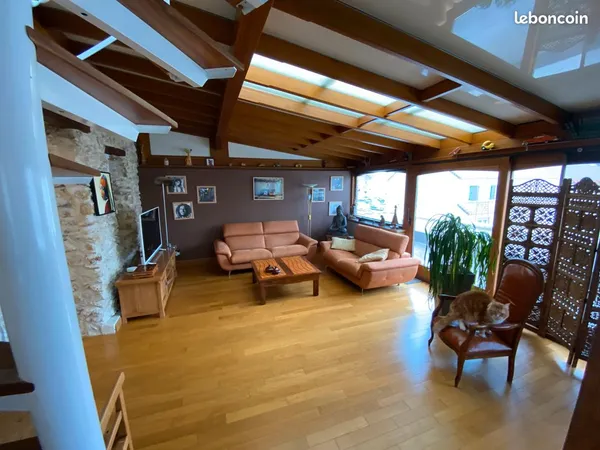 Plein coeur de Saint-Fargeau-Ponthierry ce superbe duplex