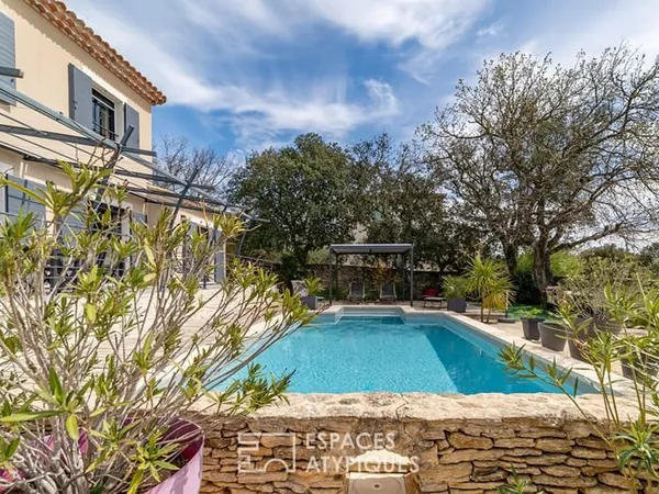 Bastide contemporaine avec piscine et vue