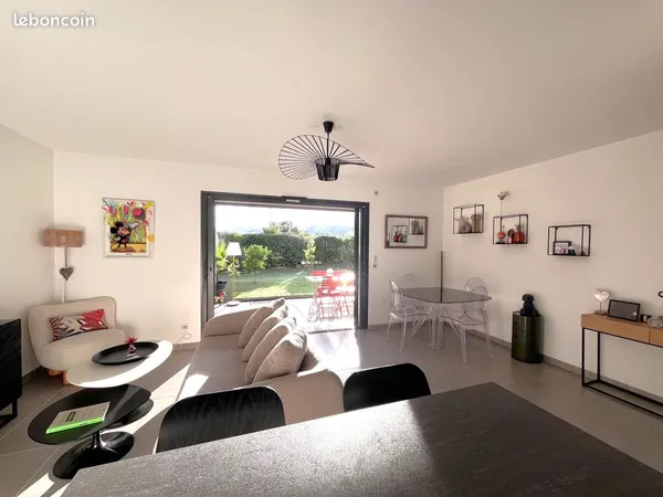 Superbe T3 65 m² en Rez de jardin de 130 m² 1 place de stationnement 1 garage
