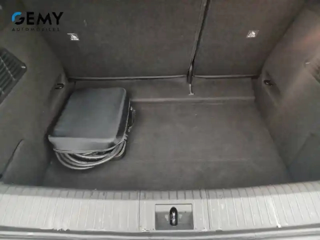 Renault Megane e-tech ev40 130ch standard charge — photo 44