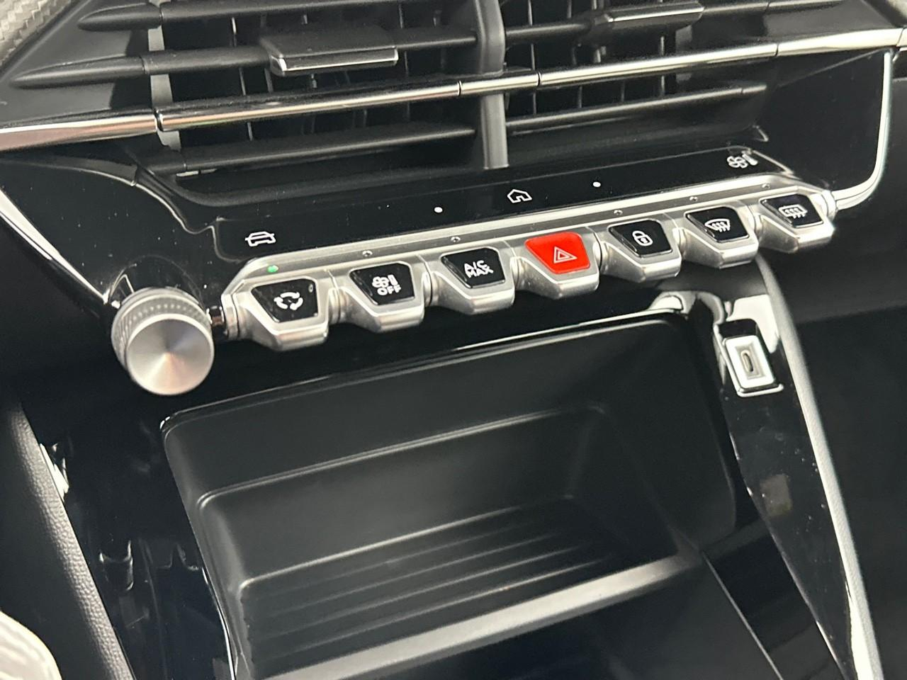 Peugeot 2008 hybrid 145 e-dcs6 style — photo 26