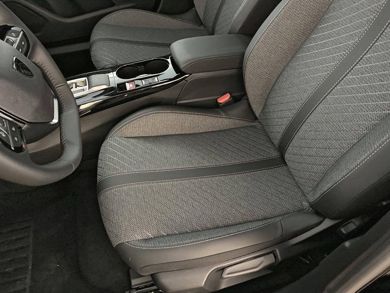 Peugeot 2008 hybrid 145 ch e-dcs6 allure — photo 9