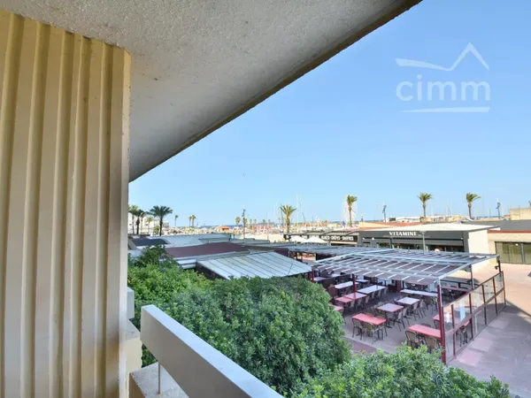 A LOUER A L' ANNEE - VIDE - STUDIO AVEC BALCON - 66750 SAINT CYPRIEN PLAGE - REGION OCCITANIE - PYRE