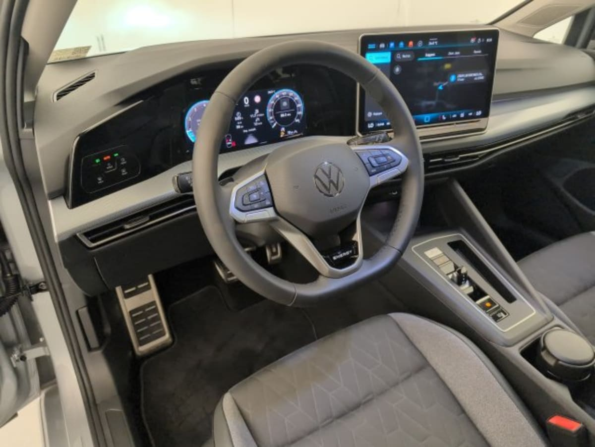 Volkswagen Golf 8 — photo 15