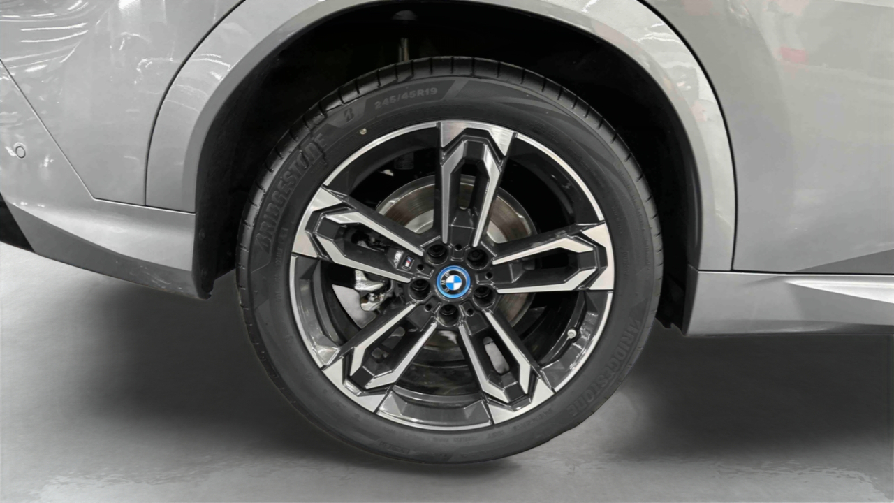 BMW iX2 eDrive20 204ch BVA — photo 20