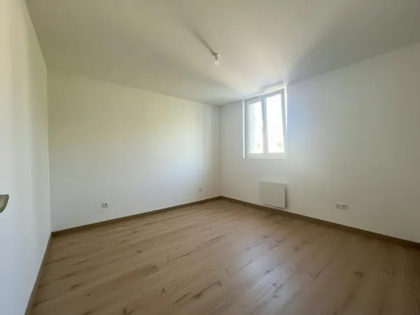 APPARTEMENT DUPLEX SANS TRAVAUX AVEC PETIT EXTÉRIEUR