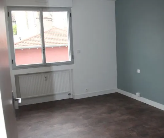 Loue T2avec garage double