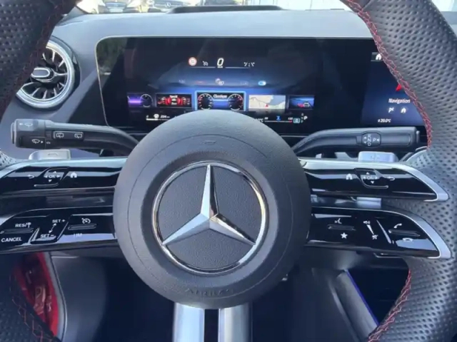 Mercedes Gla 200 d amg line — photo 15