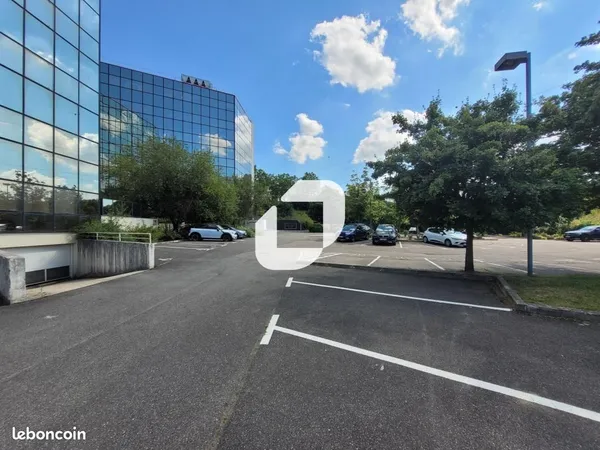 Bureau 1 045 m²