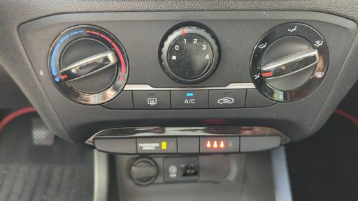 Hyundai i20 1.2 75 - Initia – 2019 – 62360 km – Essence – Boîte Manuelle — photo 13