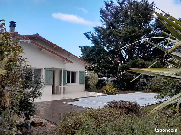 Maison avec jardin et piscine