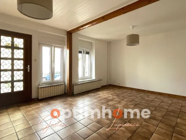 Maison aux beaux volumes de 168 m², CLOUANGE, proche de toutes les commodités.