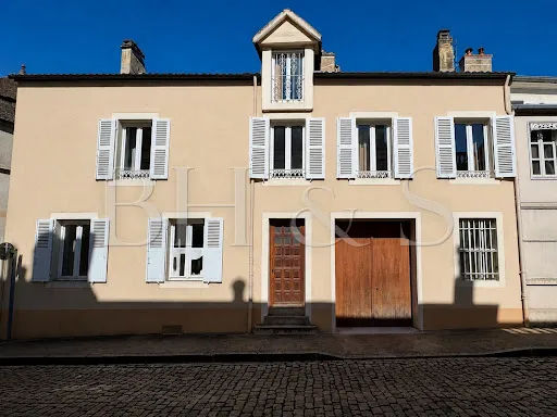 Propriété 5 pièces 156 m²