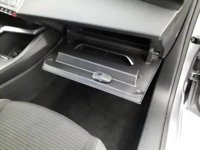 Peugeot 308 sw phev 180 e-eat8 active pack — photo 16