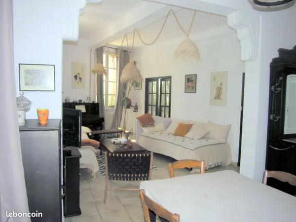 Appartement intra-muros 124 m2 1er étage avec local 20 m2 au rdc