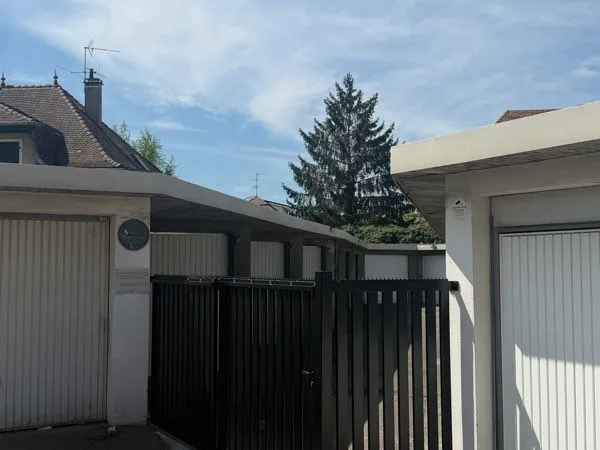 Grand garage à louer à Gaillard