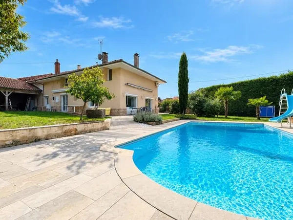 Maison 5 pièces 365 m²