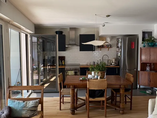 Vends appartement lumineux avec terrasse d'hiver de 11m2
