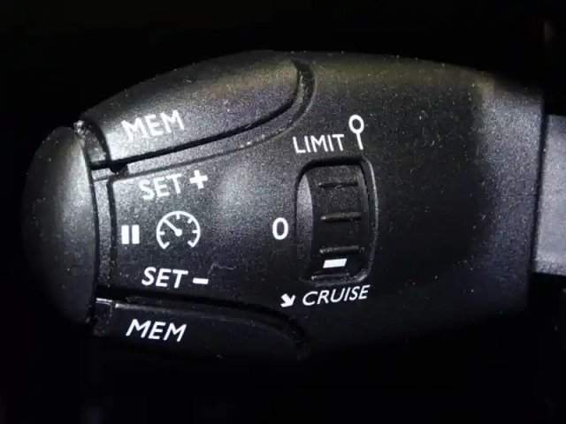 Peugeot 208 1.2 puretech 75ch s&amp;s active pack — photo 13
