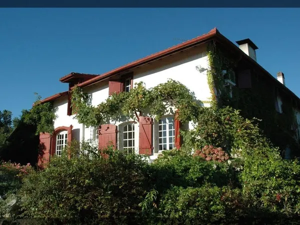 Maison 8 pièces 320 m²