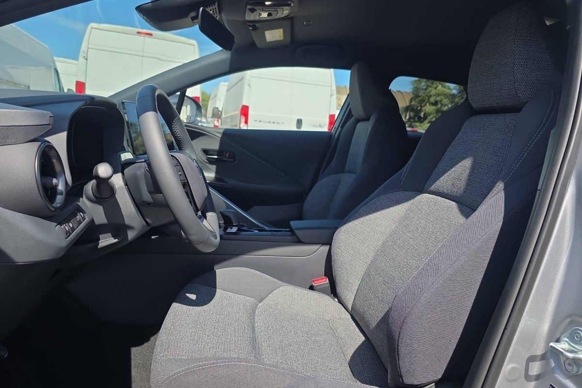 Toyota C-HR — photo 20