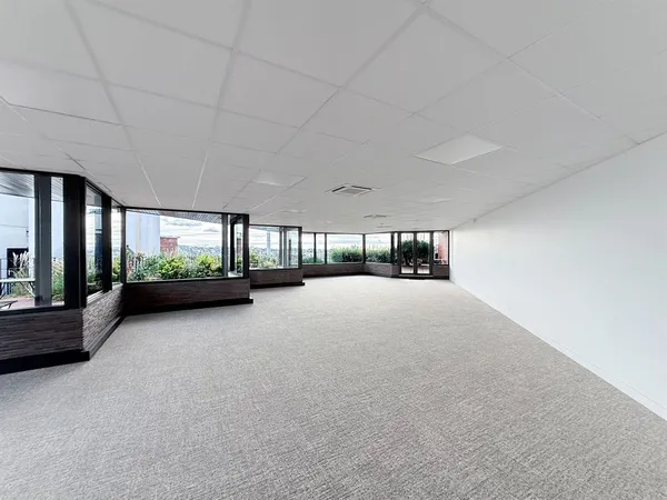 Loue local commercial - 303 m² - Paris