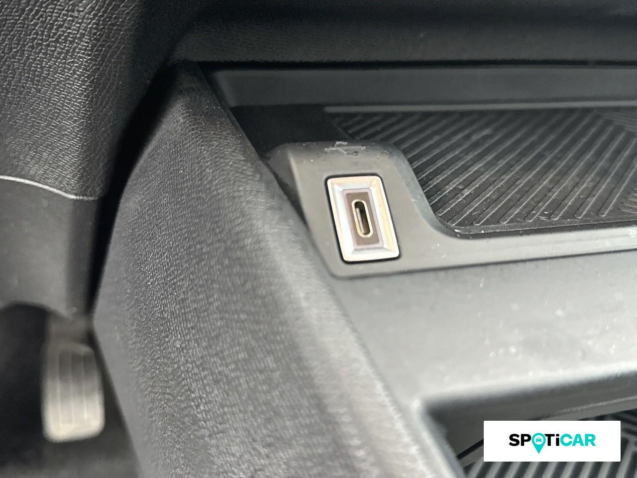 Citroën C4 bluehdi 130ch s&s feel pack eat8 — photo 16