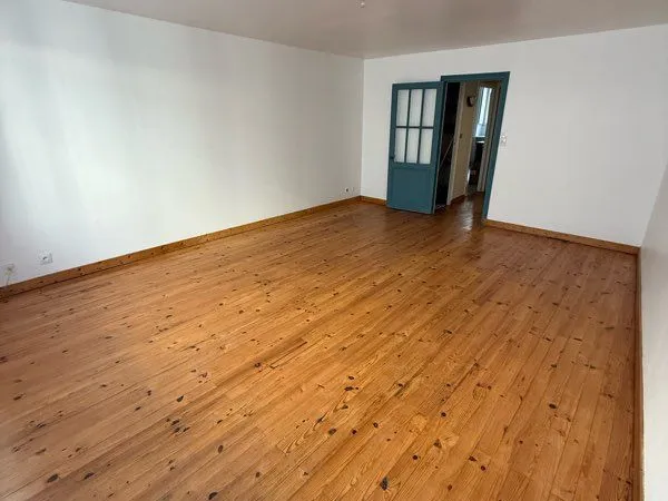 À LOUER - Appartement 3 pièces de 49 m² - Centre-ville de Marennes