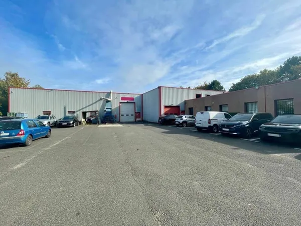 Local d'activité 2446 m²