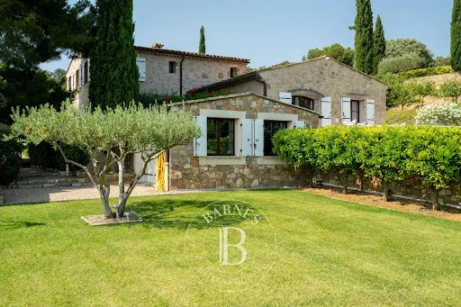 Propriété 7 pièces 301 m²