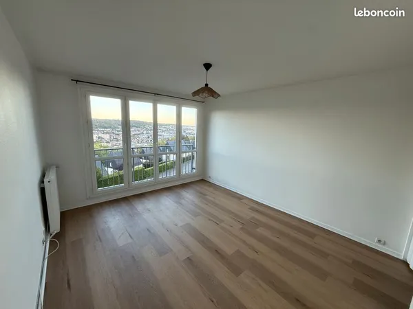 T3 rénové, lumineux avec vue dégagée + parking & cave - Idéal couple / jeunes actifs - Proche Rouen