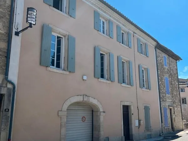 Grignan - maison de charme rénovée, au coeur du village