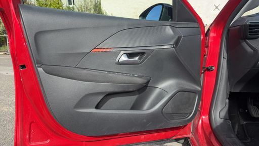 Peugeot 208 1.2 Puretech 100 - Allure – 2022 – 26185 km – Essence – Boîte Manuelle — photo 18