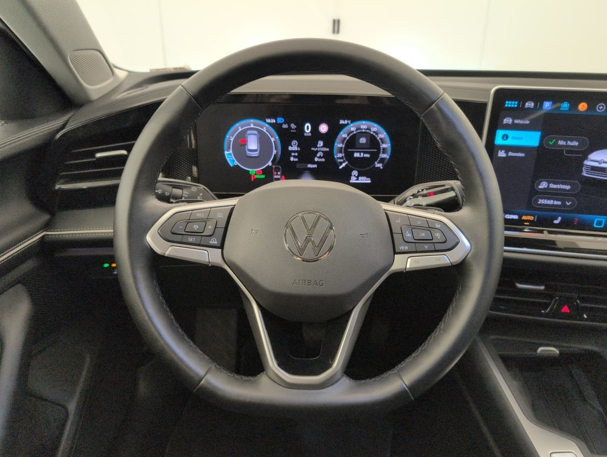 Volkswagen Passat — photo 14