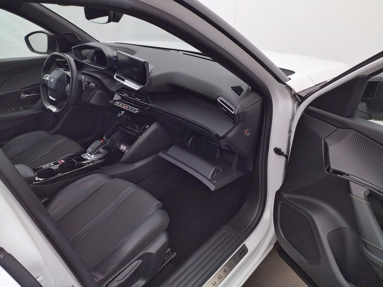 Peugeot 2008 puretech 130 s&s eat8 gt — photo 24