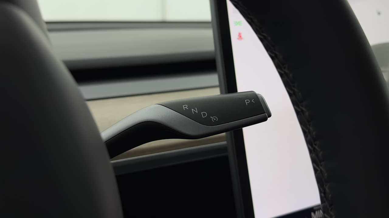 Tesla MODEL Y Standard RWD — photo 18