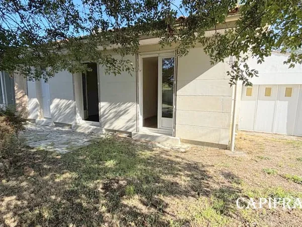 Maison à vendre charmant plain-pied en pierre de taille - 3 chambres - jardin clos et boisé - à FONT