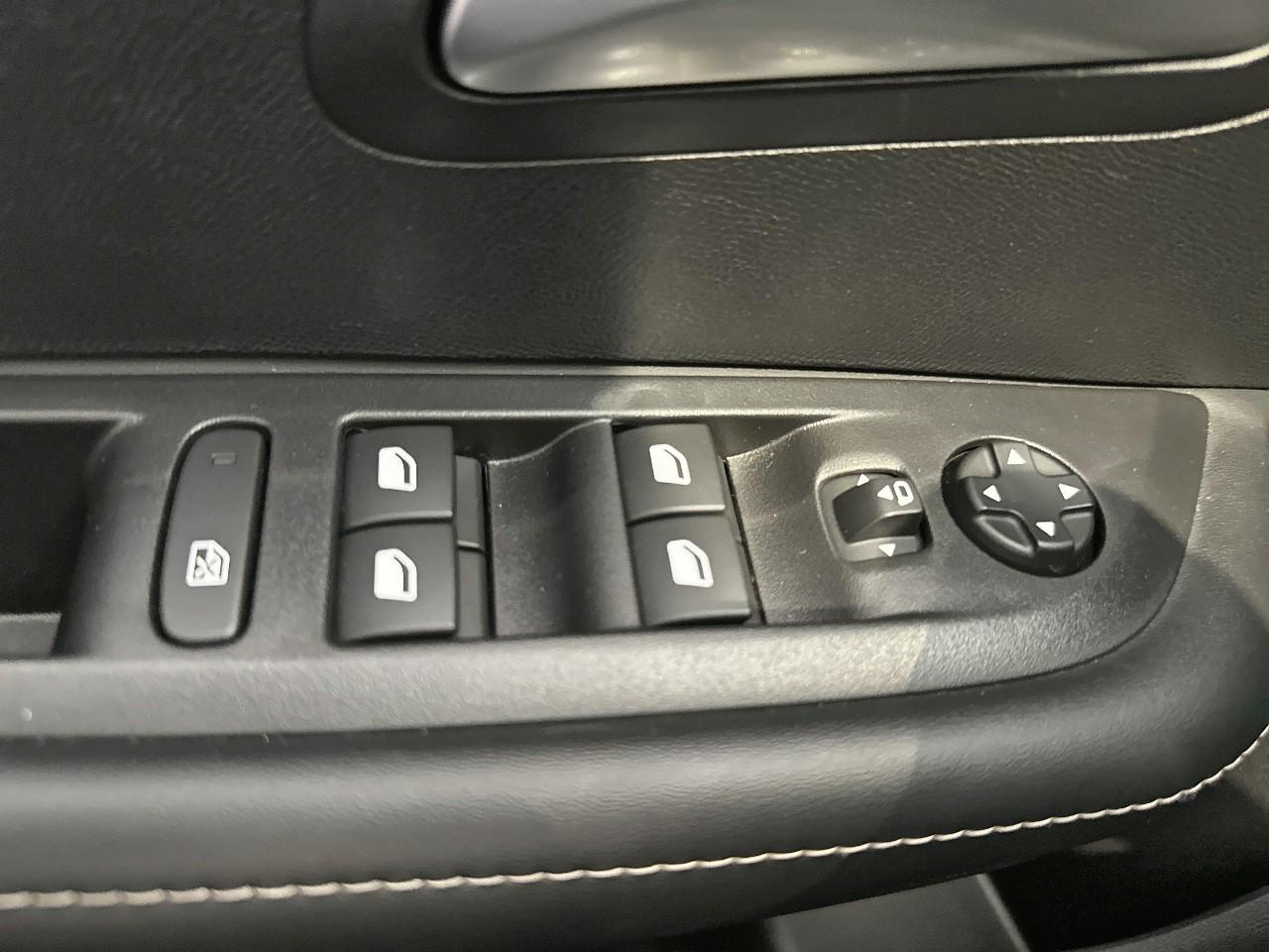 Peugeot 208 1.2 hybrid 110ch allure e-dcs6 — photo 23