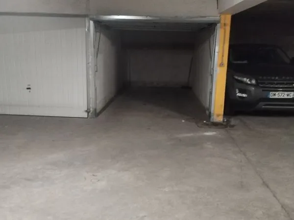 Vente garage fermé gratte ciel