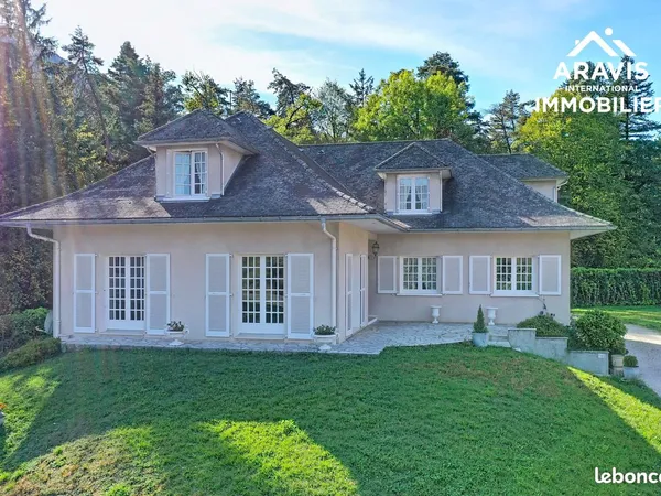 Propriété 8 pièces 228 m²