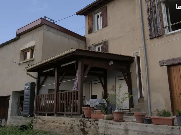 Maison individuelle en pisé 51m2 avec terrasse, jardin