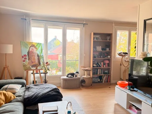 Superbe T3 traversant de 69 m² avec Balcon et box fermé