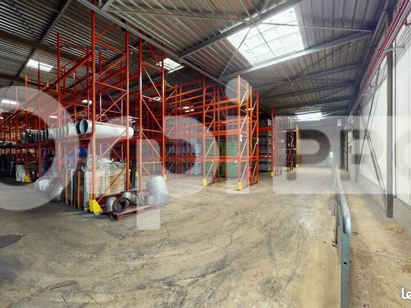 Local d'activité 451 m²