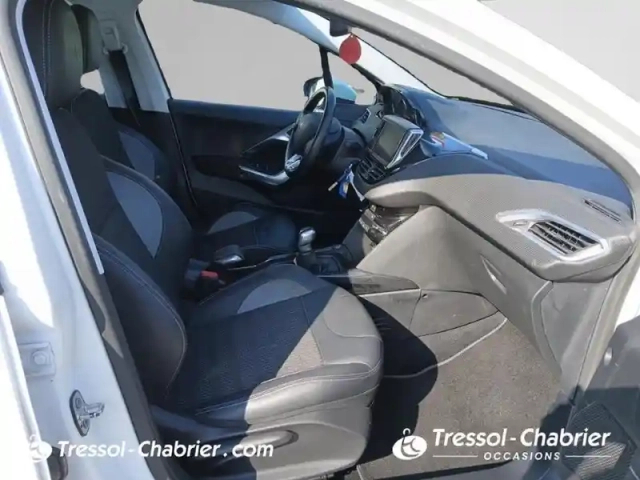 Peugeot 2008 1.2 puretech 110ch s&amp;s bvm5 allure — photo 9