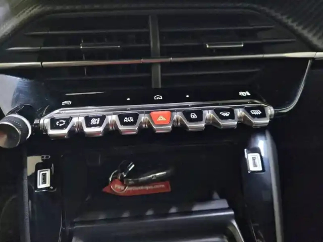 Peugeot 2008 hybrid 145 e-dcs6 — photo 114