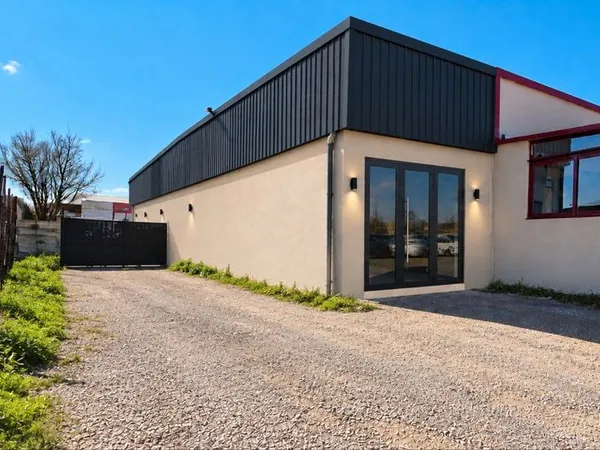 Local commercial / professionnel 26 m² - baillargues - emplacement idéal