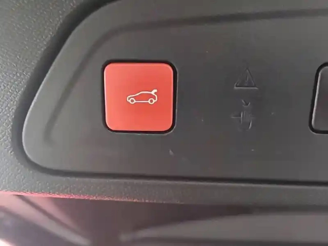 Citroën C5 Aircross hybride rechargeable 225 e-eat8 — photo 53