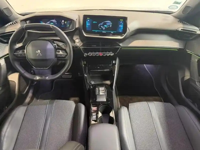 Peugeot 2008 e- 136ch gt — photo 8